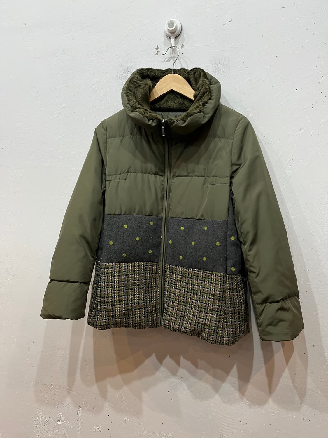 DOILY JPN 트위드 트리밍 도트 카키 덕다운 패딩 우먼즈 상품이미지1