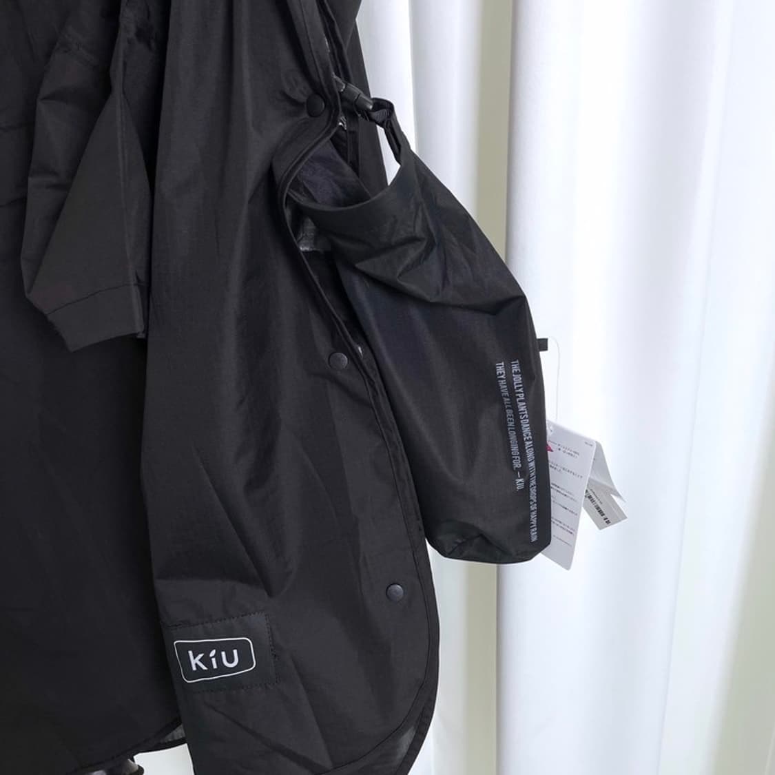 키우 블랙 패커블 판초 상품이미지5