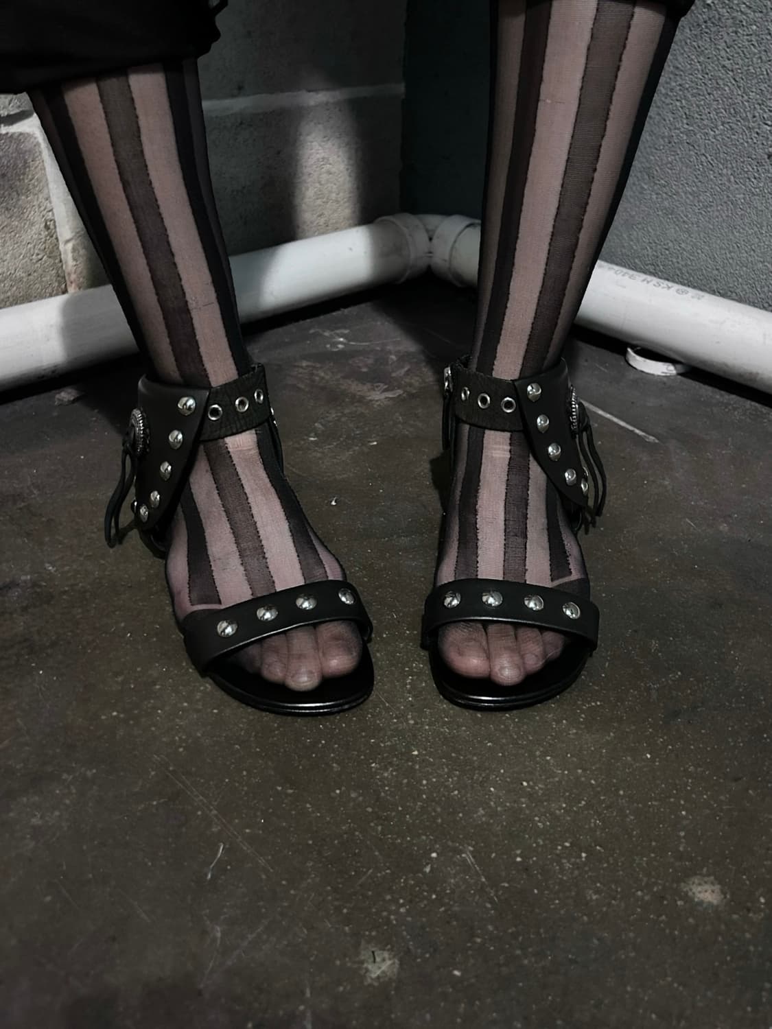 쥬세페자노티 스터드 레더 샌들 상품이미지3