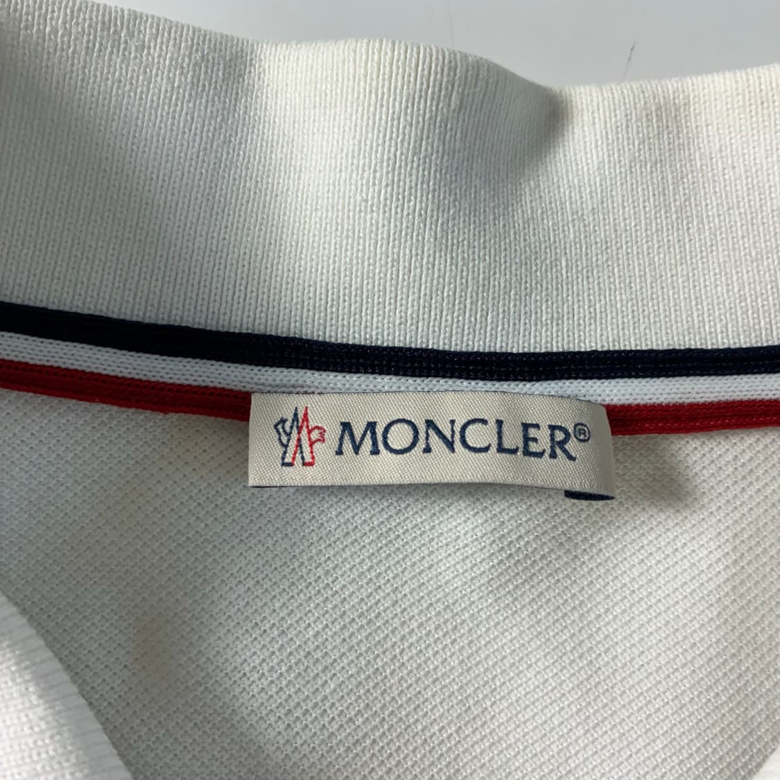 Moncler  몽클레어 로고 옵티컬 화이트 폴로셔츠  상품이미지4