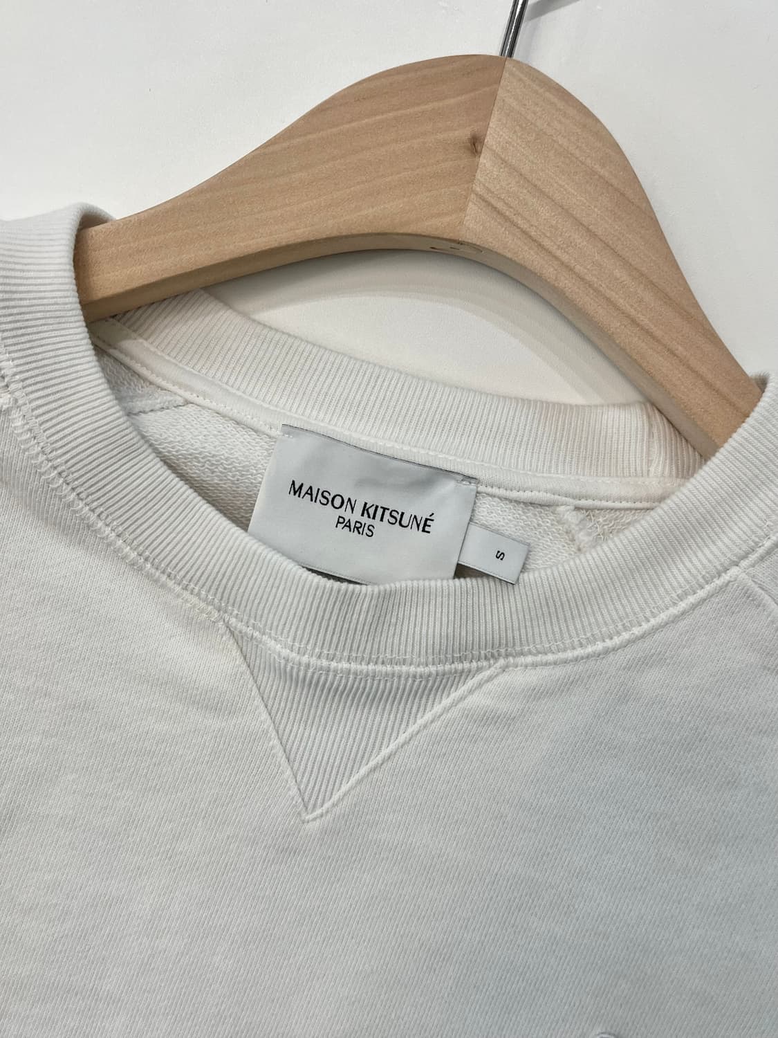 Maison Kitsune 메종키츠네 폭스패치로고 아이보리컬러 맨투맨 상품이미지5