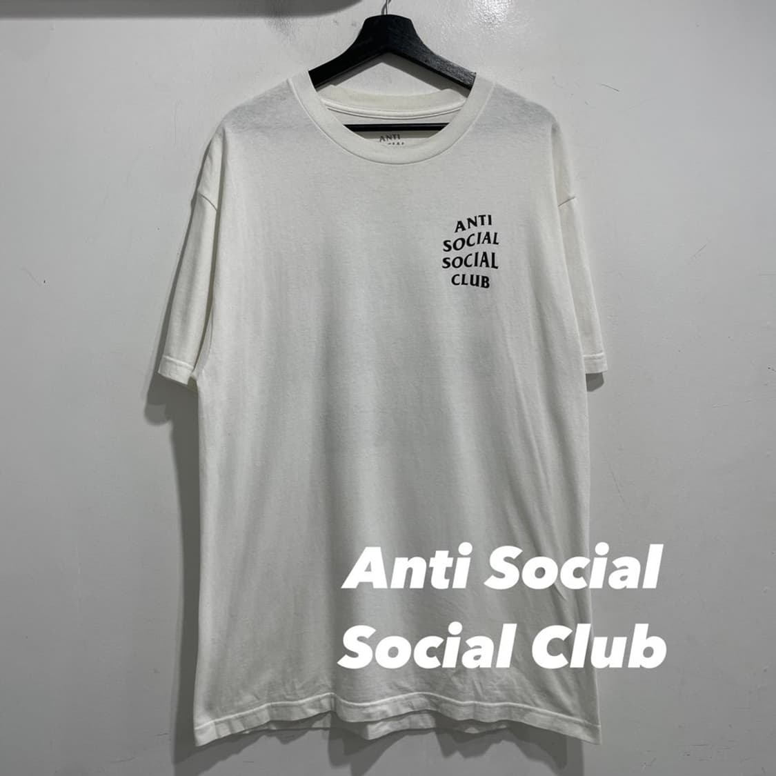 안티소셜소셜클럽 백 레터링 반팔티 상품이미지1