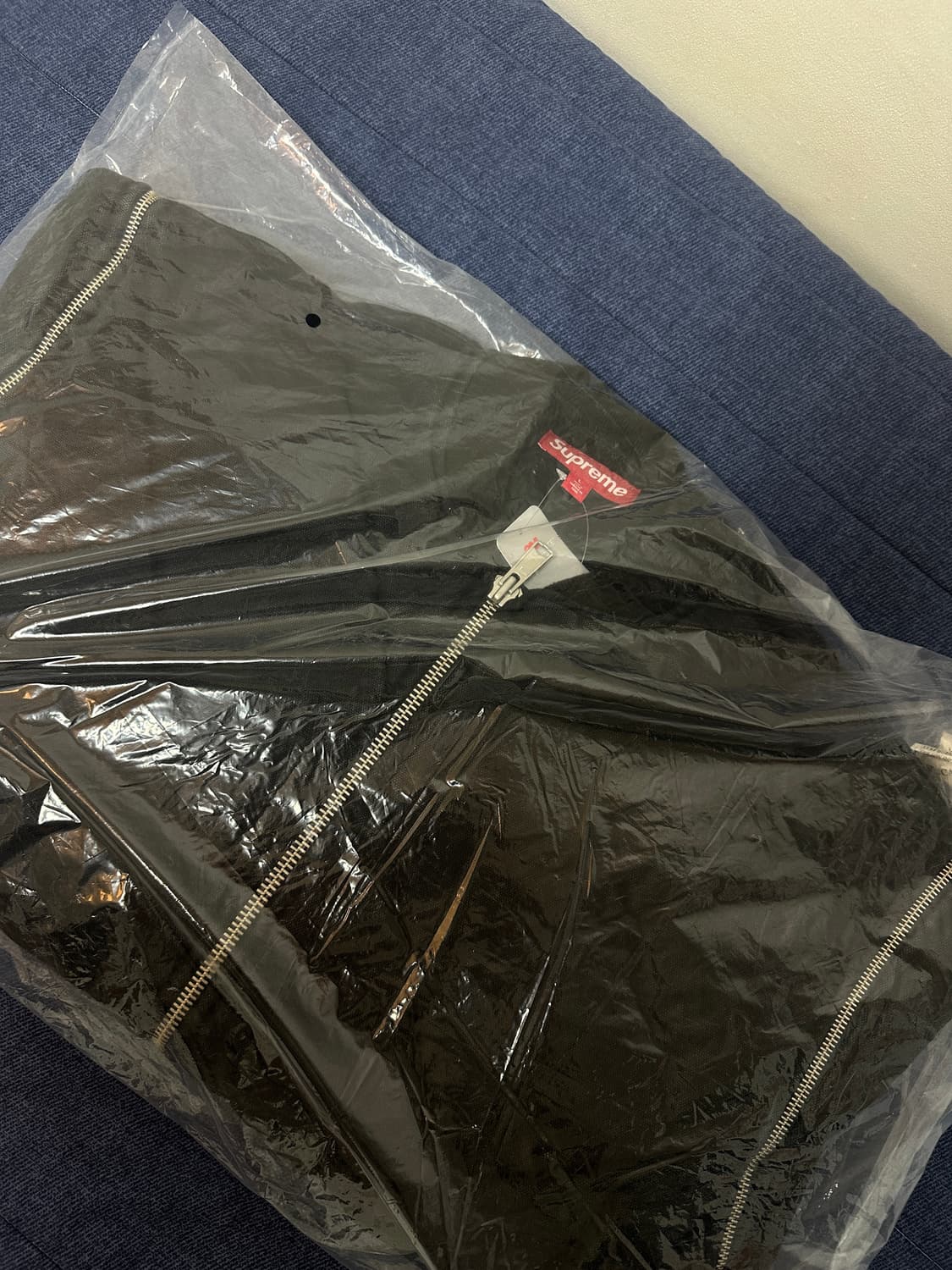 정가이하 25fw 슈프림 퀄티드 봄버 새상품 L 상품이미지5