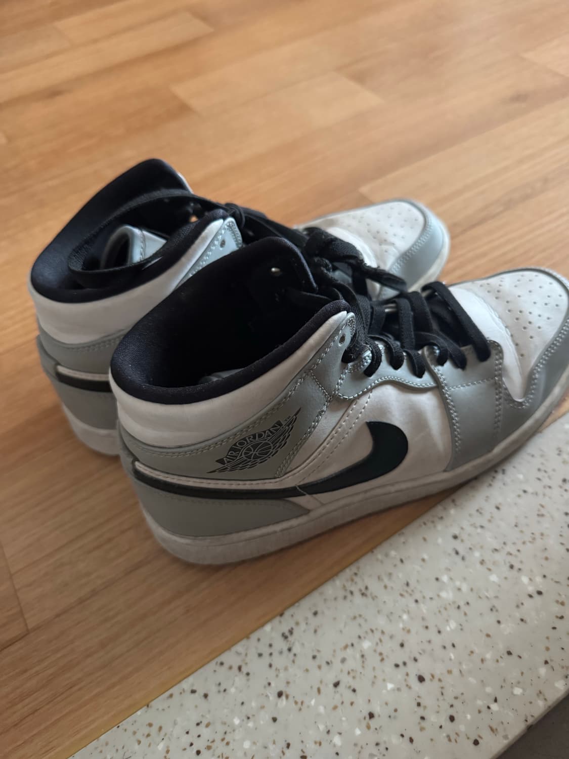 조던1 Mid Light Smoke Grey 상품이미지4