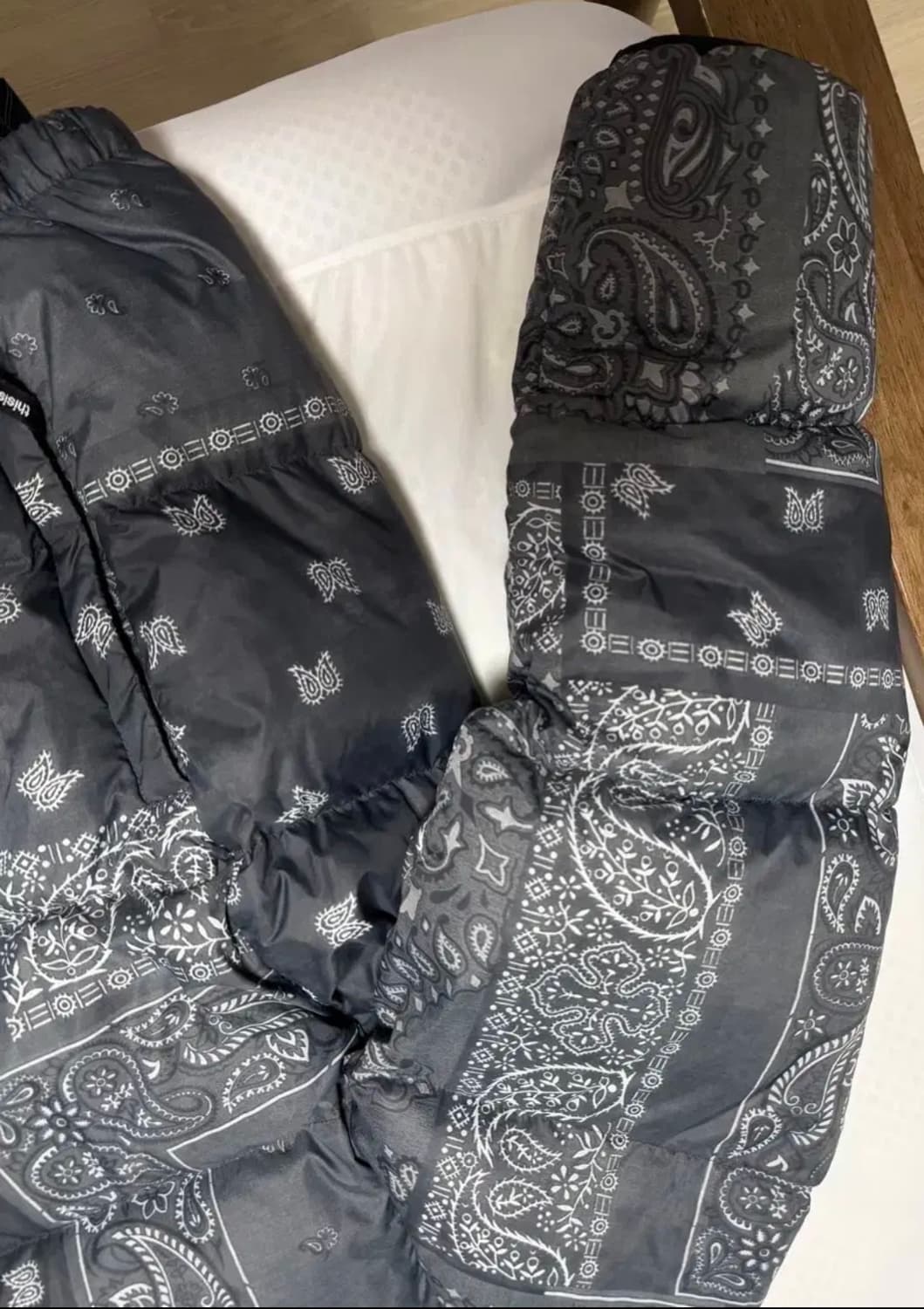 디스이즈네버댓 PERTEX T Down Jacket Bandana 블랙 상품이미지4