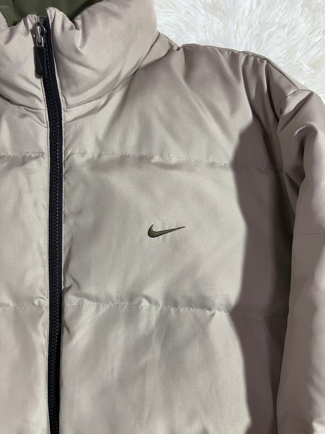 나이키 00‘s 그린 스우시 베이지 다운 숏패딩  상품이미지4