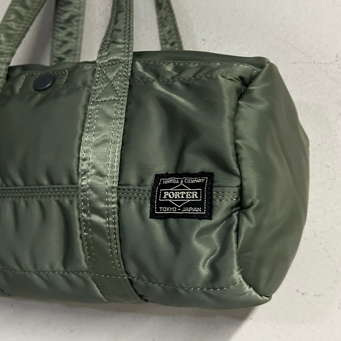 PORTER glossy cylinder mini bag khaki 상품이미지3