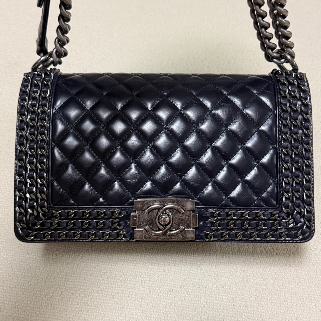 Boy Chanel Dark Navy Lambskin Medium bag 상품이미지3