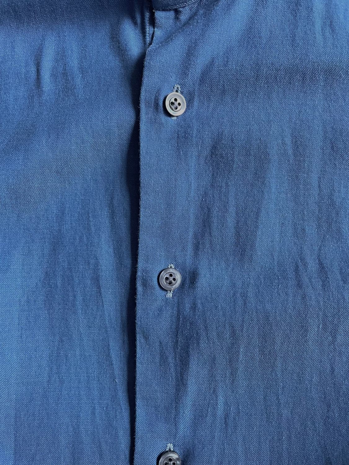 바구타 인디고 색상 셔츠 40사이즈 팝니다. 상품이미지7