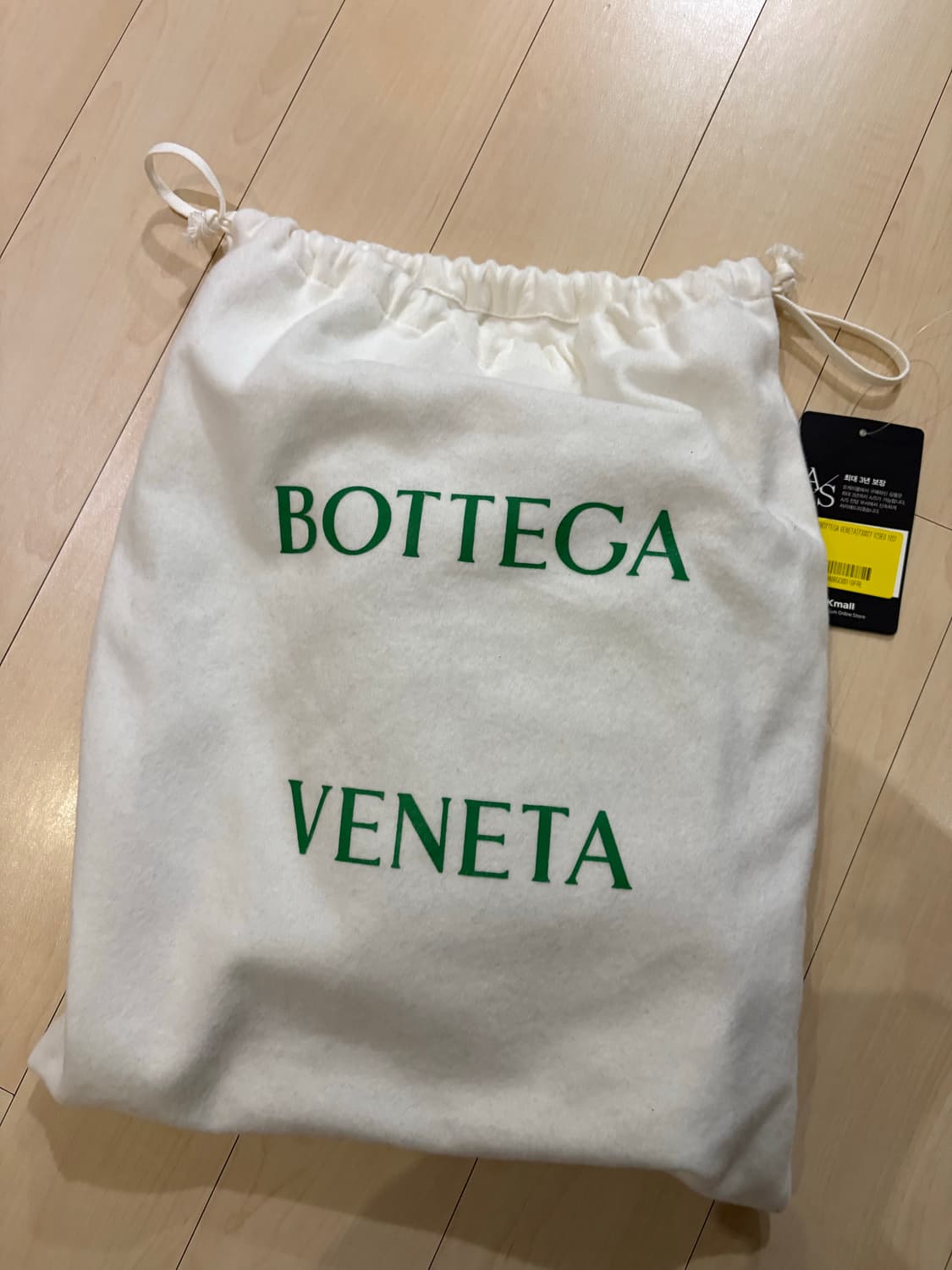 보테가베네타 블랙 패러킷 카세트 카메라 백 730027 V29E0 109 상품이미지3