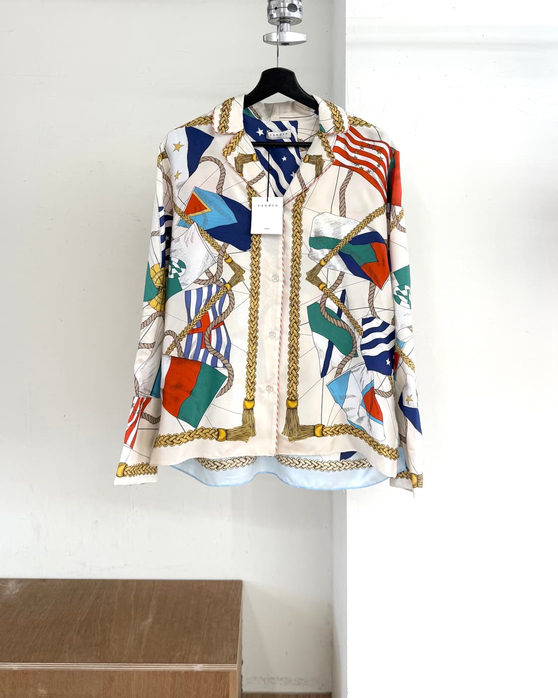 산드로 너티컬 플래그 프린트 실크 블라우스 상품이미지1