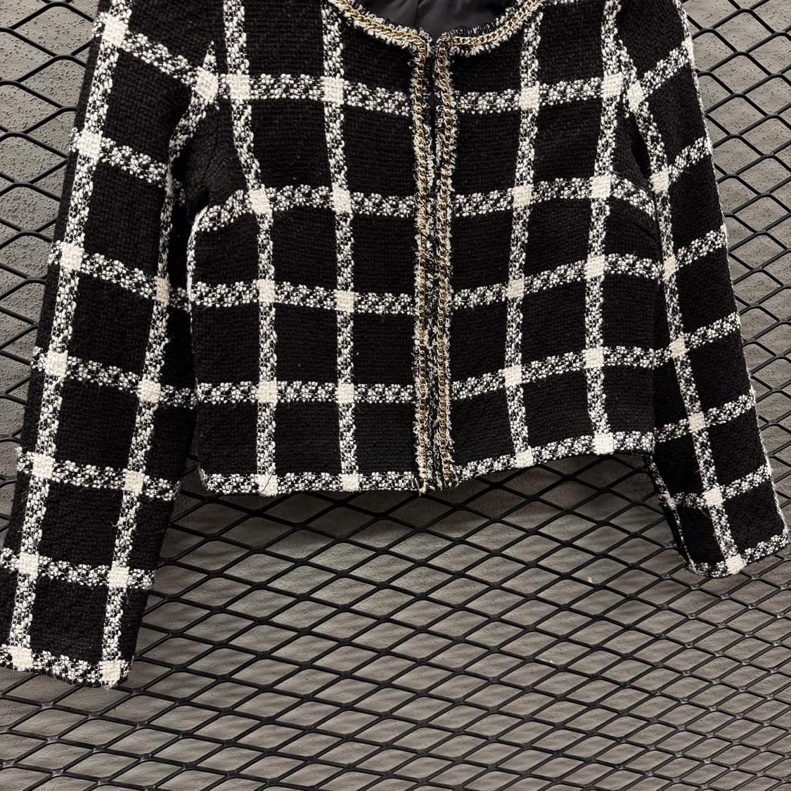 Cecil McBee 세실맥비 체크 크롭 트위드자켓 보카시 부클 금장체인 상품이미지5