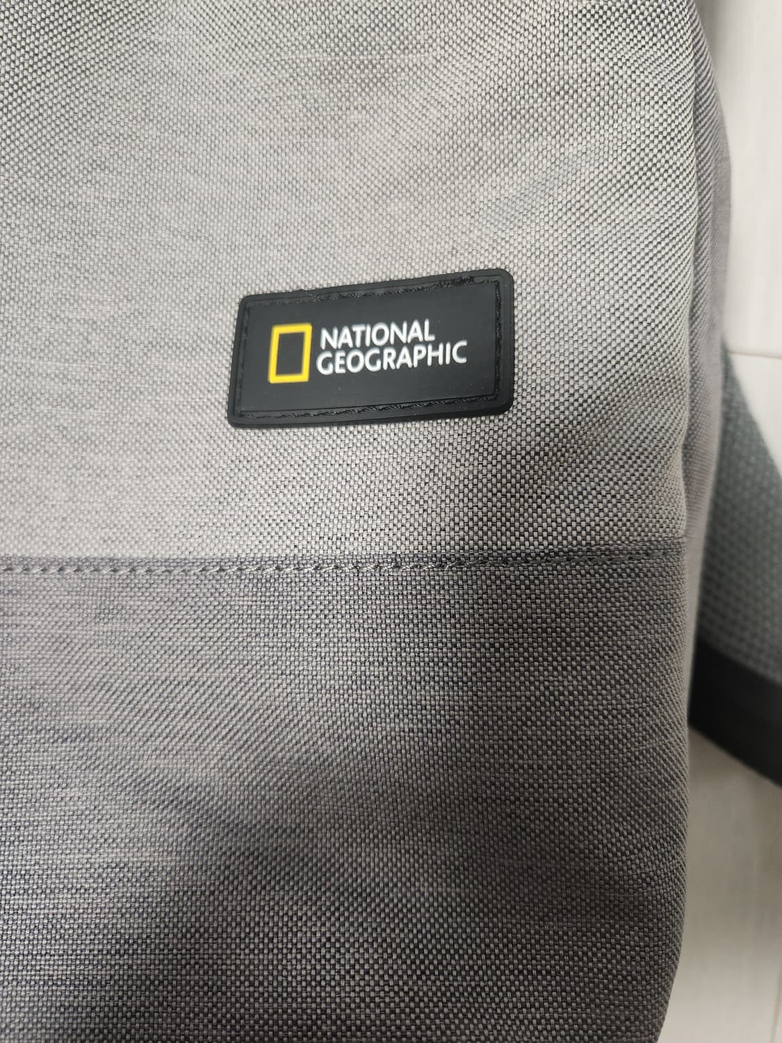 내셔널지오그래픽 백팩

사진처럼 사용감 거의 없이 깨끗해요^^

사이즈  상품이미지2