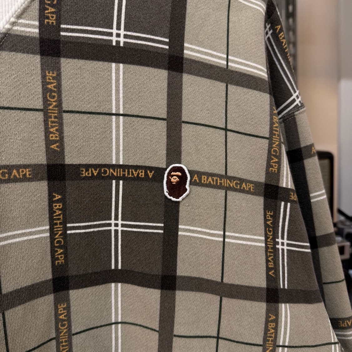 베이프 릴렉스핏 로고 체크 크루넥 릴렉스 핏 L L~XL 추천 상품이미지4