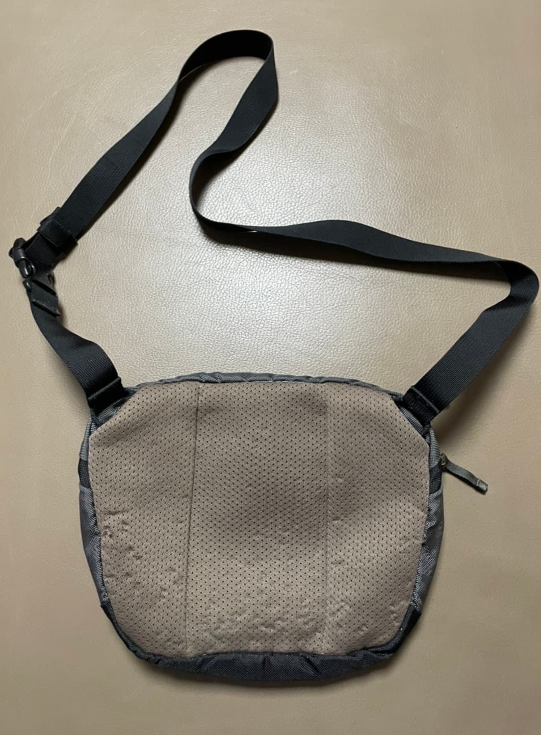 아크테릭스 x 빔즈 맨티스 크로스백 상품이미지2