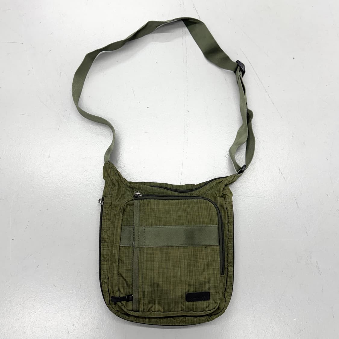 몽벨 고프코어 나일론 미니 크로스백 상품이미지1