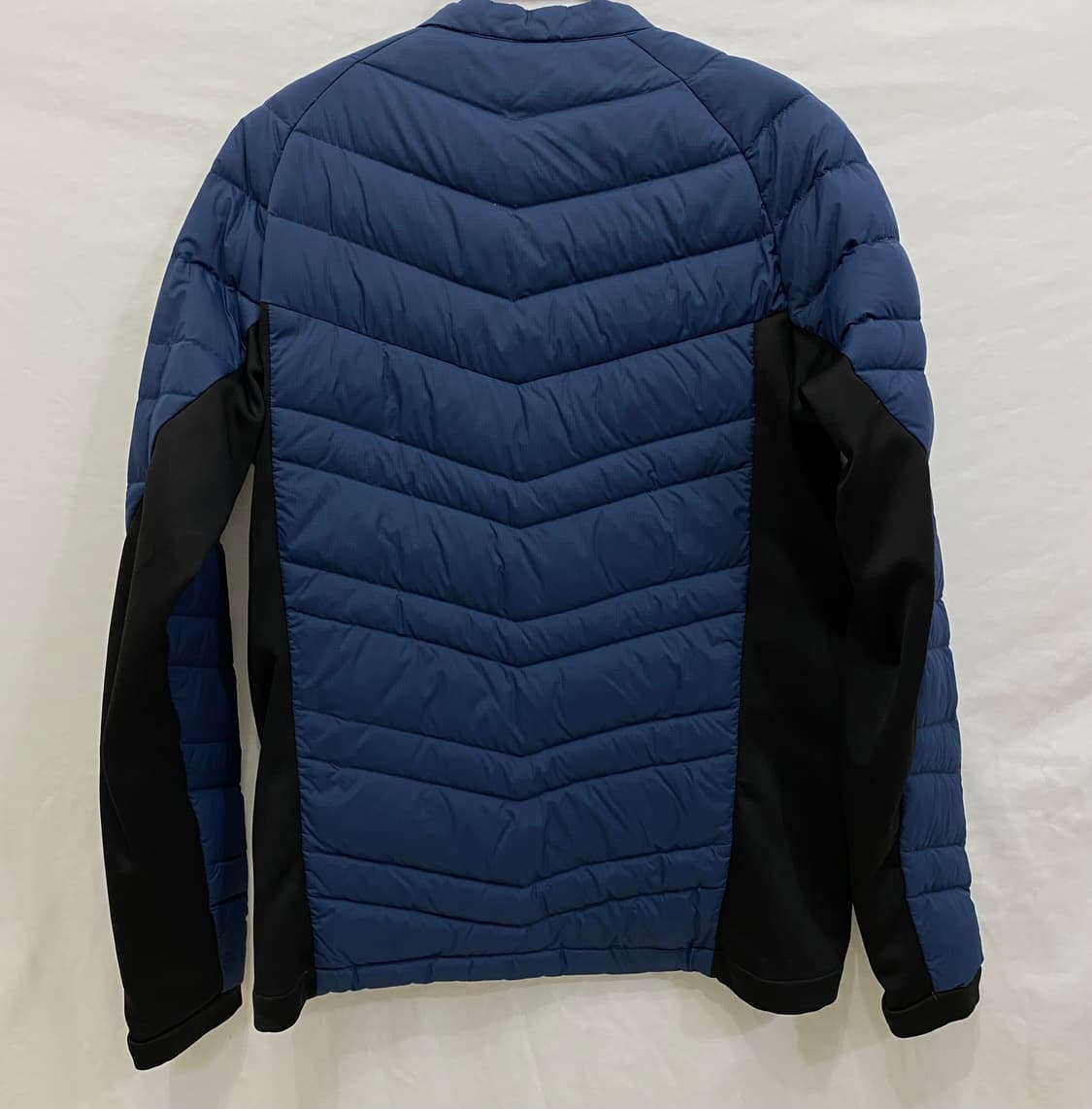 살로몬 경량패딩 라이트다운 패널하이브리드 상품이미지3