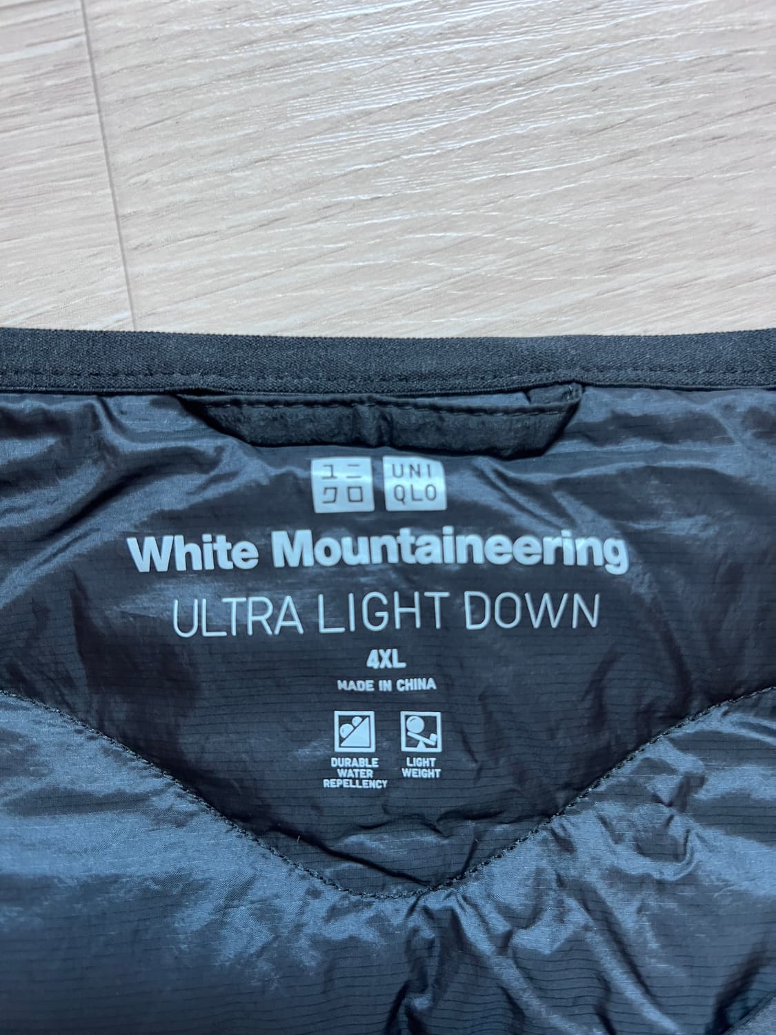 (4xl) 유니클로 화이트마운티니어링 경량 패딩 상품이미지2