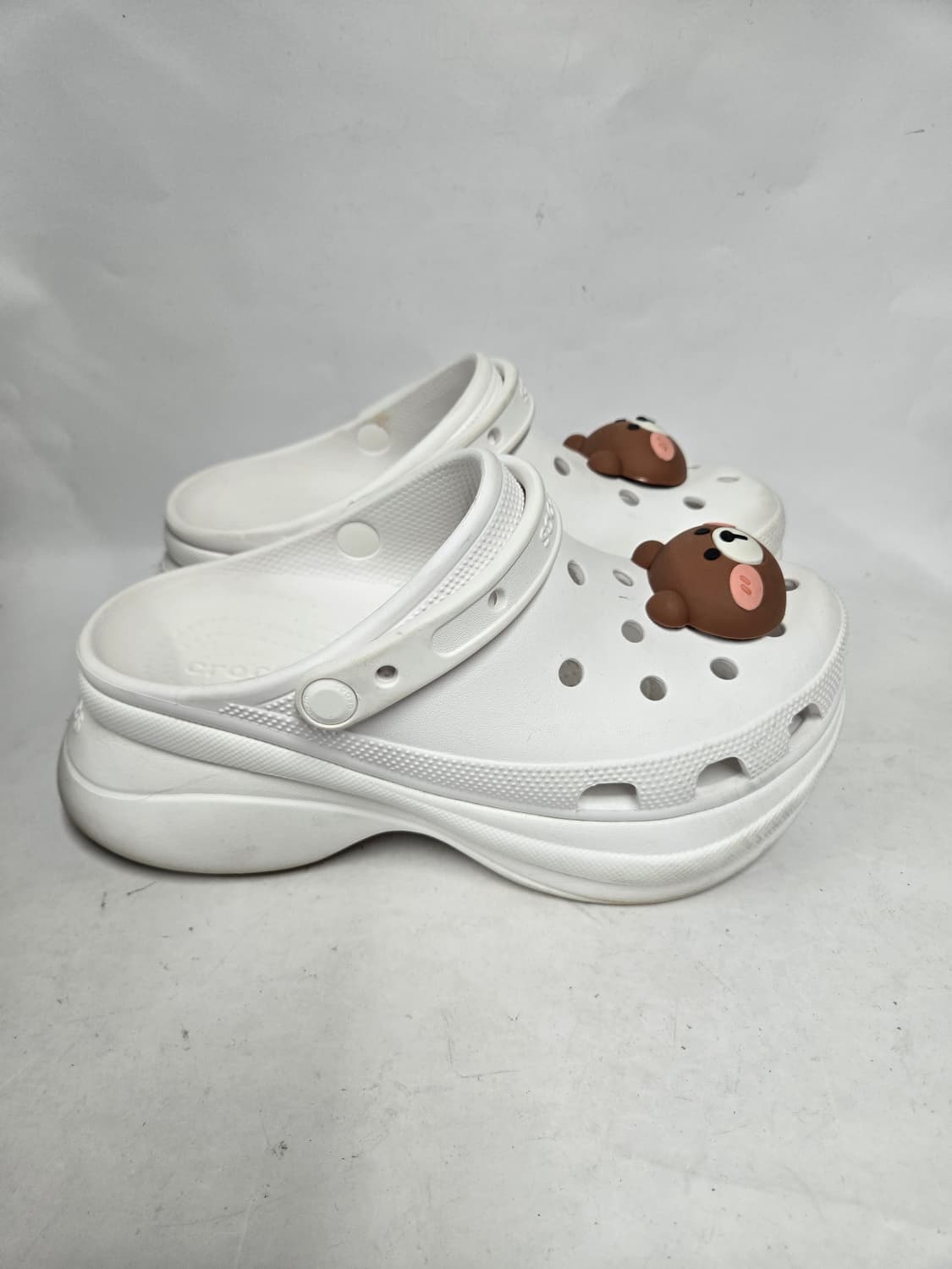 크록스 흰색 샌들 W9 곰돌이 지비츠 255~260 상품이미지1