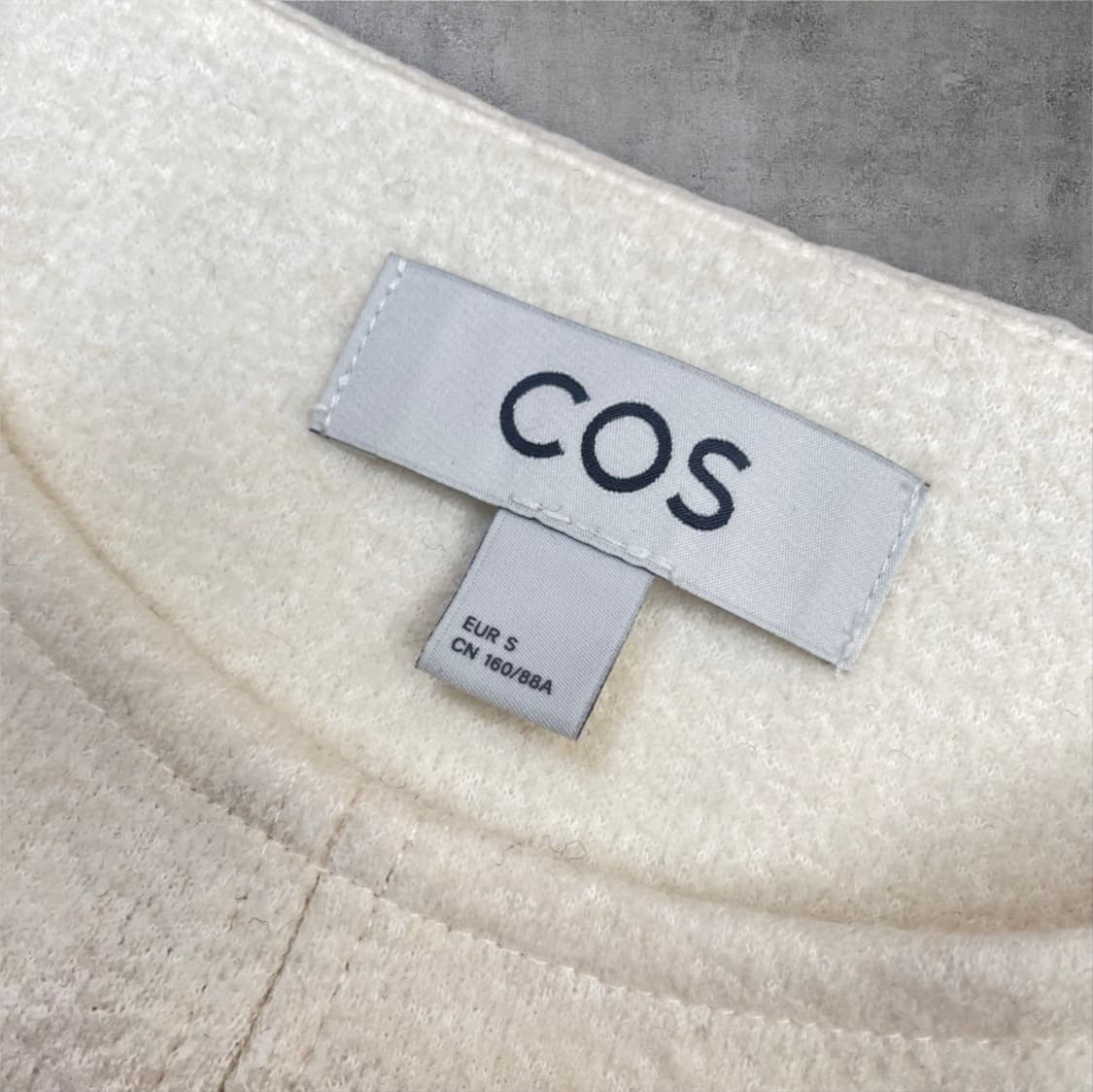 코스 COS 아이보리 버튼 디테일 보일드 울 스웨트 셔츠 S 상품이미지2