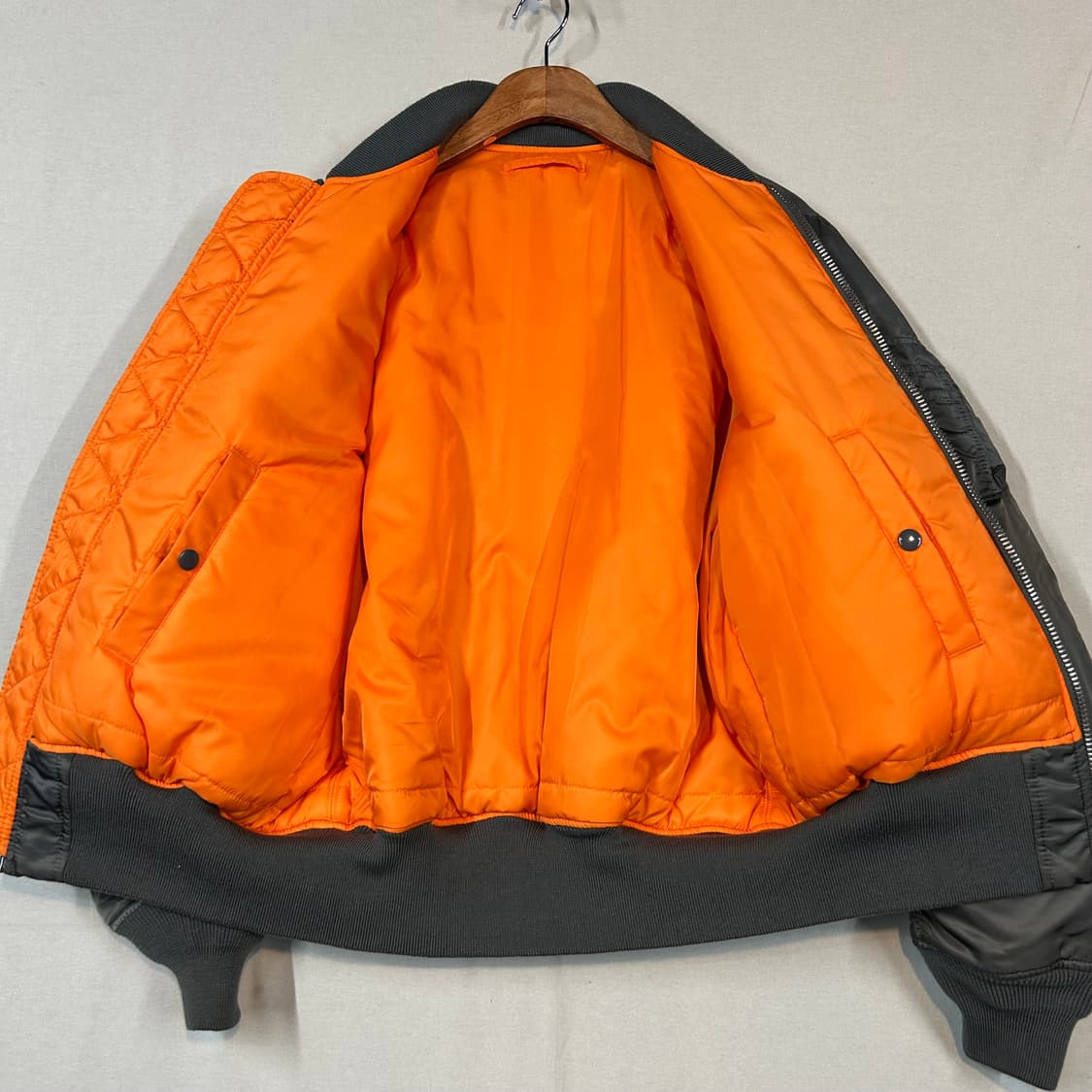 M) 알파인더스트리 MA-1 마원 항공점퍼 메탈 차콜 레귤러핏 상품이미지5