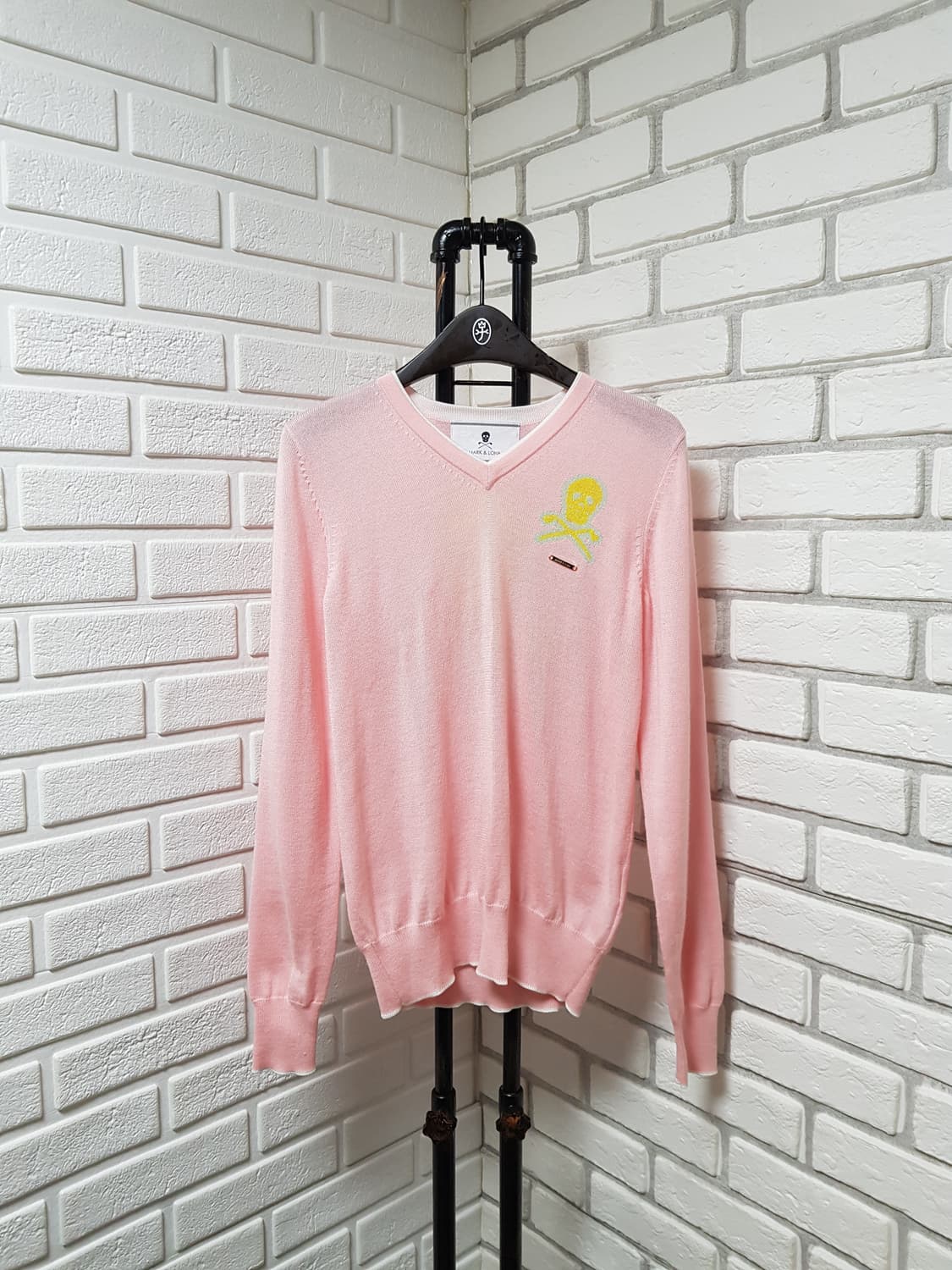 [여95/정품] MARK & LONA 핑크색 브이넥 니트 상품이미지1