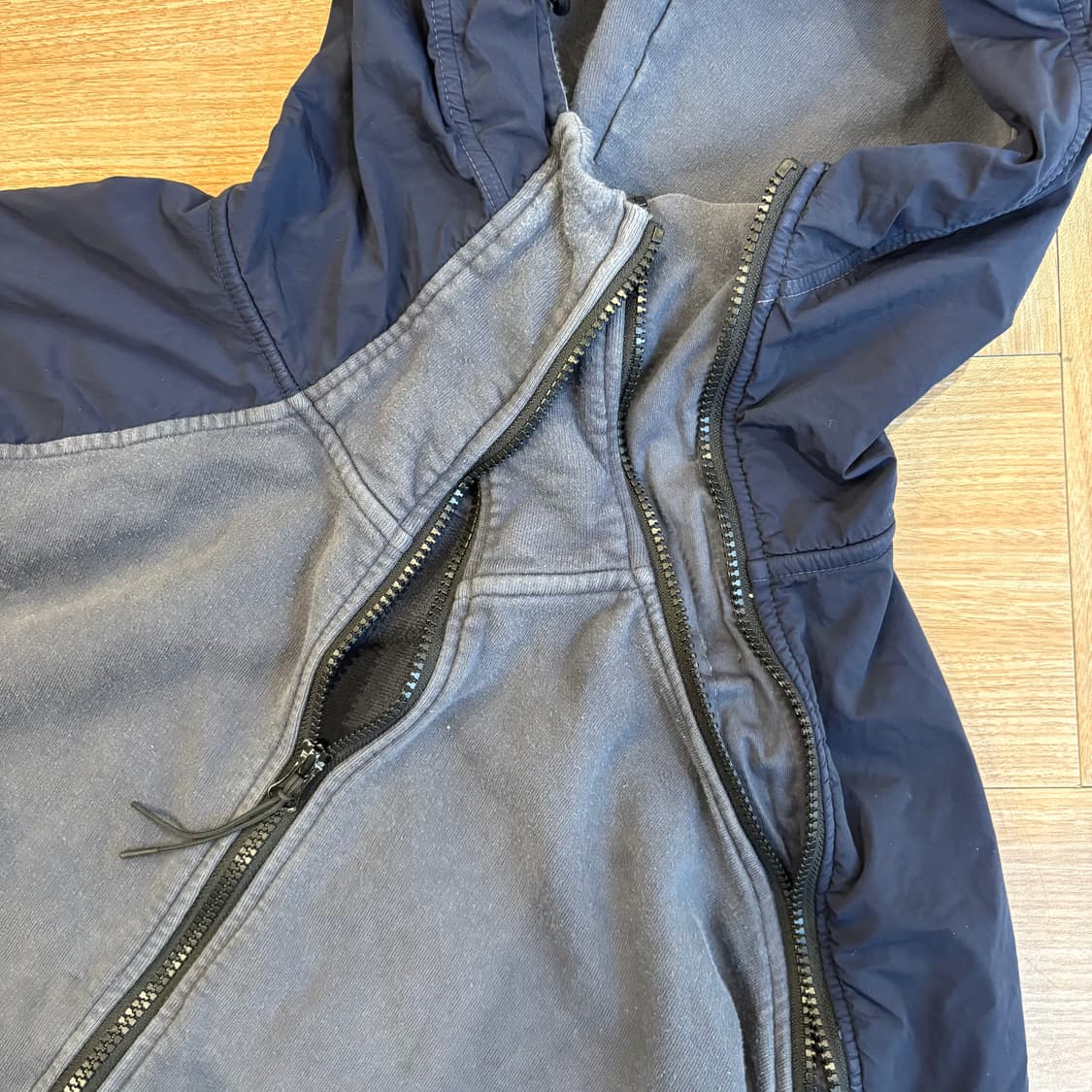 씨피컴퍼니 테크니컬 나일론 패널 듀얼 지퍼 렌즈 후디 상품이미지5