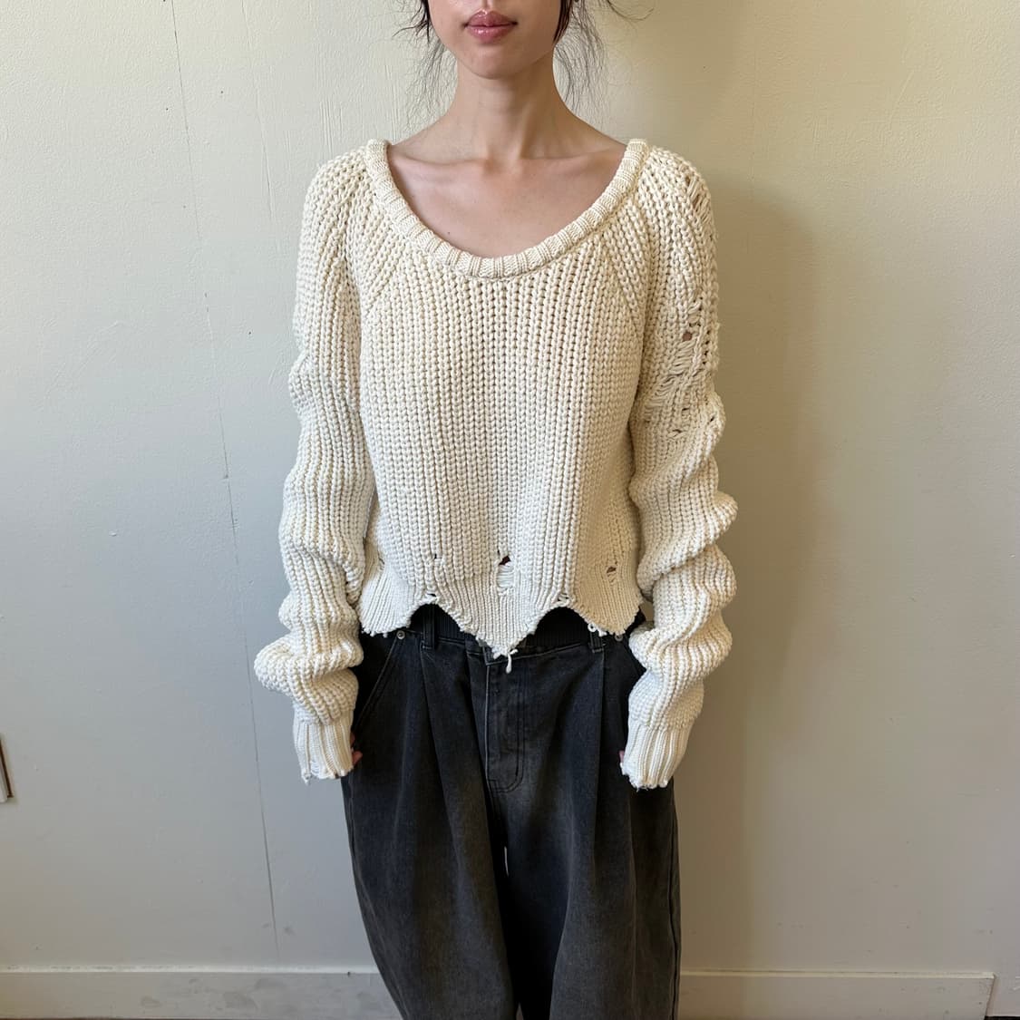 오프화이트 크롭 스웨터 상품이미지2