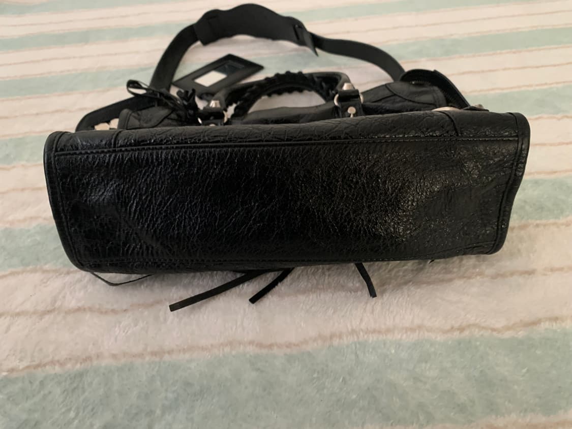 발렌시아가 르시티 스몰 모터백 블랙 정품 상품이미지2