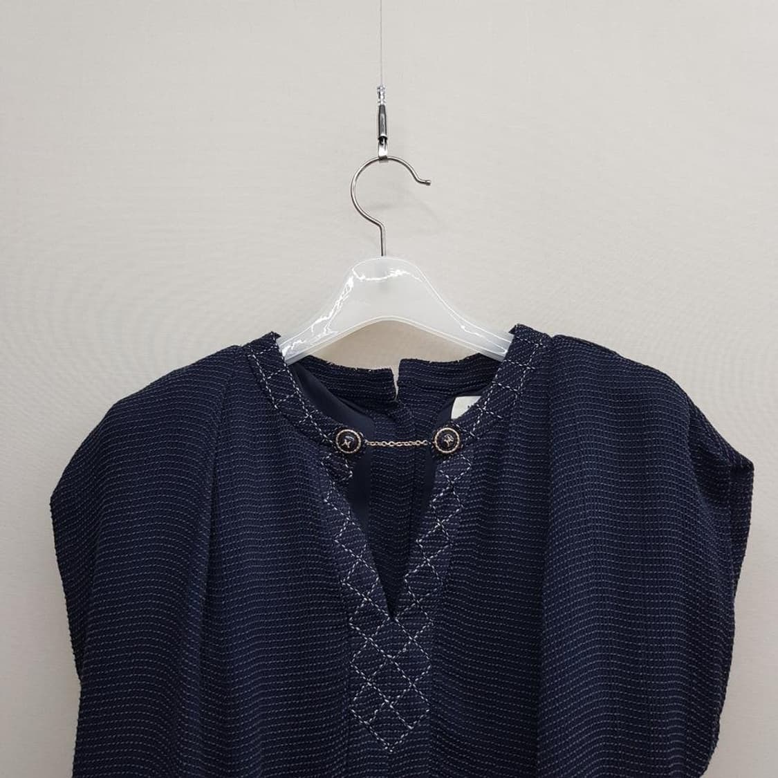 미샤  MICHAA 2022 진주 장식 민소매 블라우스 66사이즈 상품이미지2