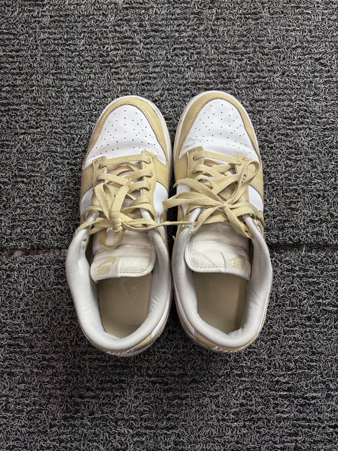 나이키 덩크 로우 레트로 팀 골드 앤 화이트 슈즈 2500 상품이미지3