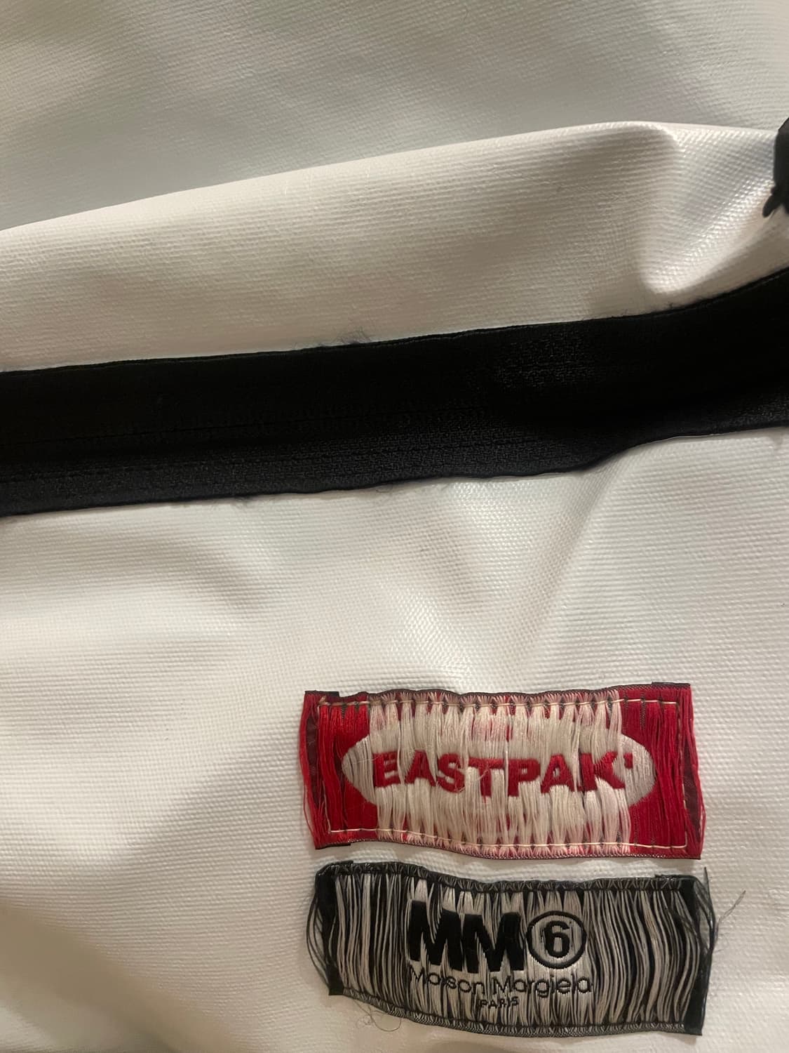 메종마르지엘라 MM6 이스트팩 블랙 화이트 상품이미지4