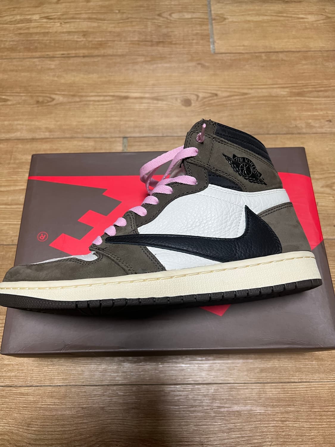 조던1 X 스캇 하이 모카 상품이미지2