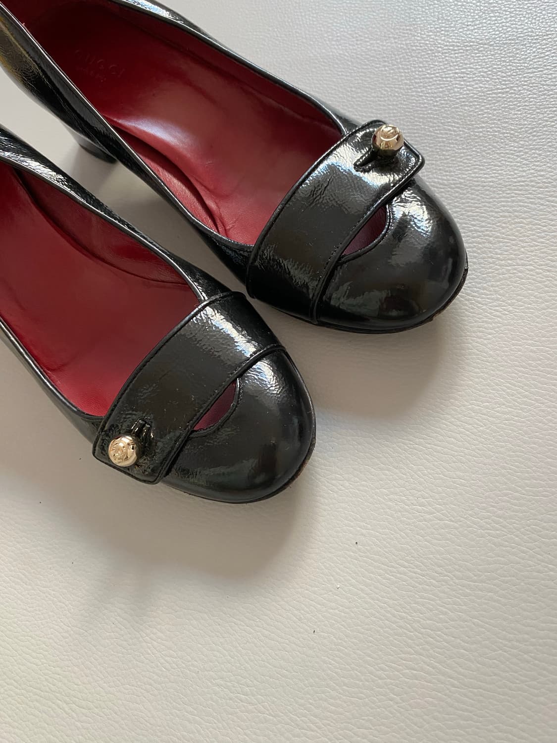 [구찌] 정품 블랙 페이턴트 금장 버튼 펌프스 (36.5 사이즈) 상품이미지7
