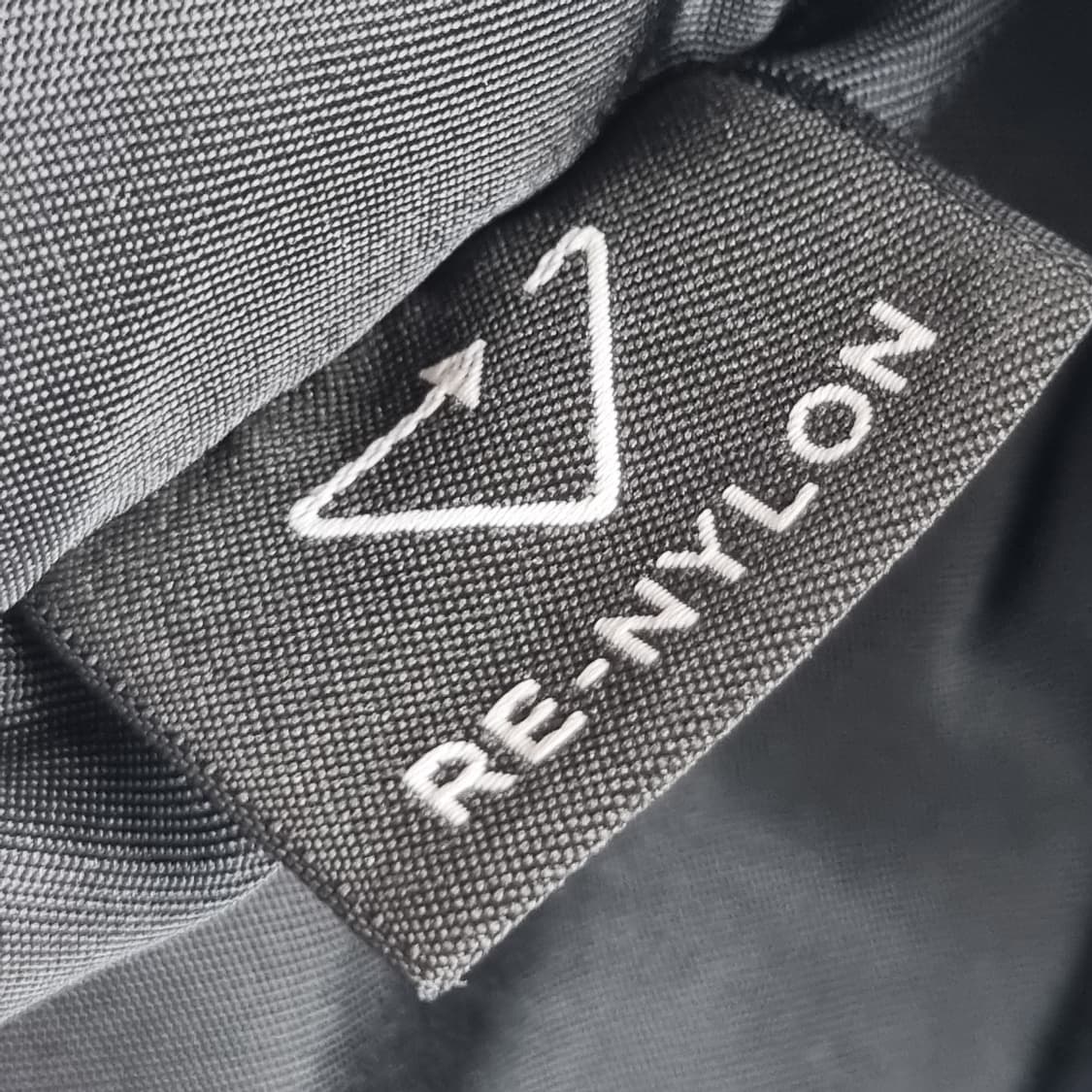 프라다 리나일론 바이커백 미듐 바디백 벨트백 (남여공용, 2VH994) 상품이미지10