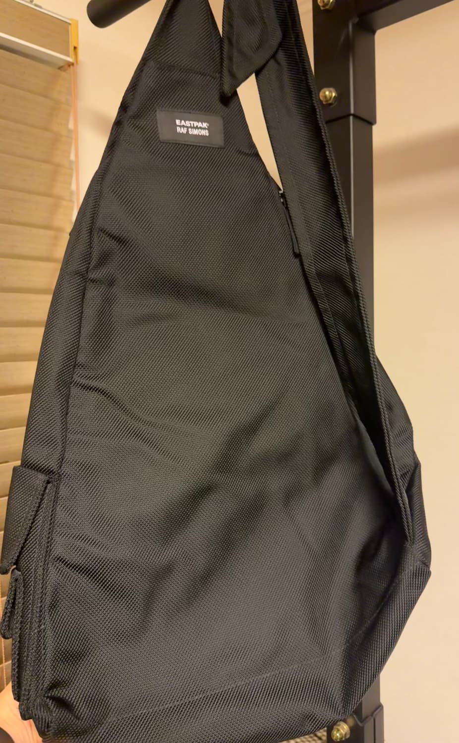 라프시몬스 x 이스트팩 슬링백  상품이미지3