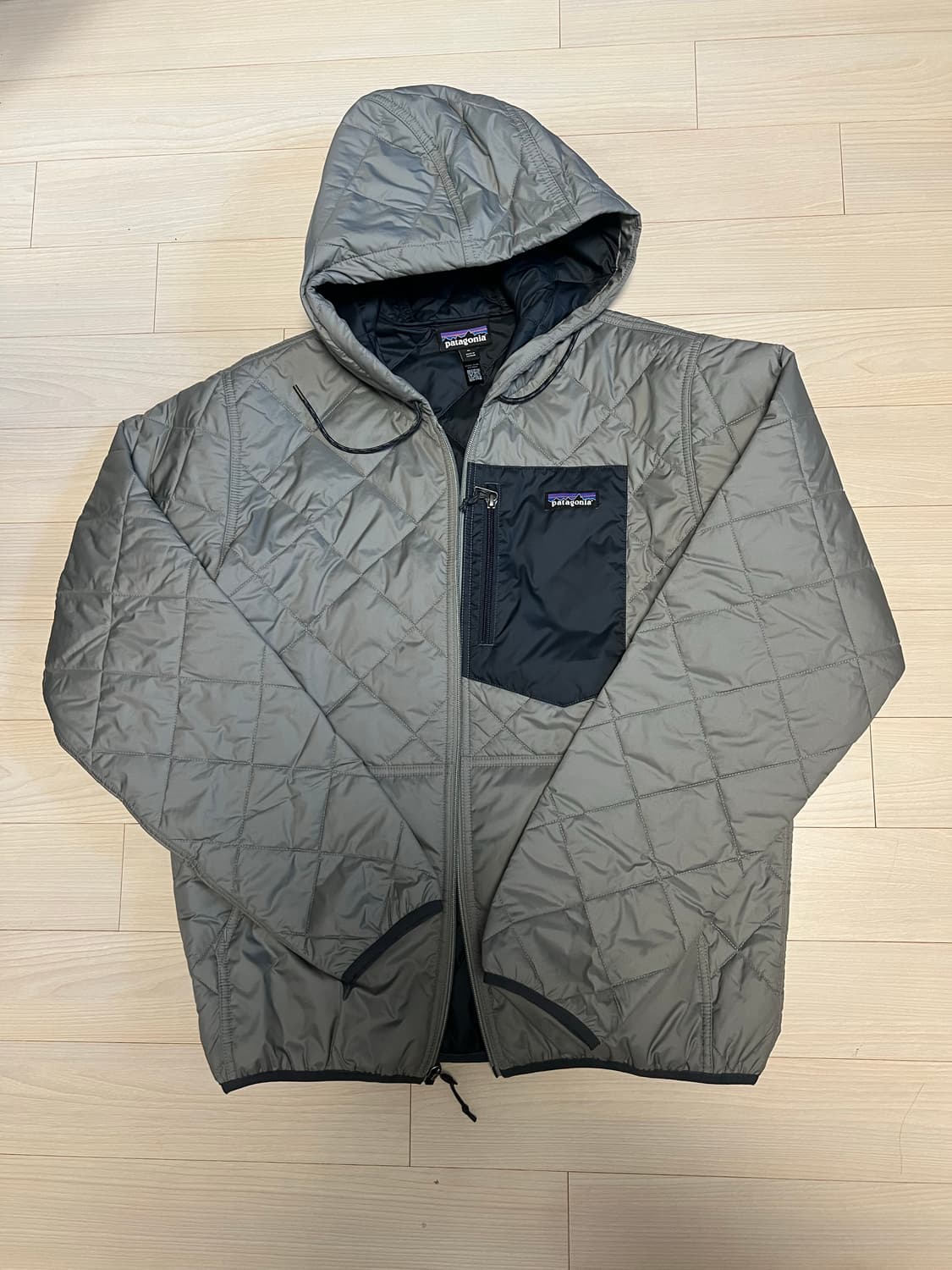 파타고니아 경량패딩 M (실사이즈L) 상품이미지1