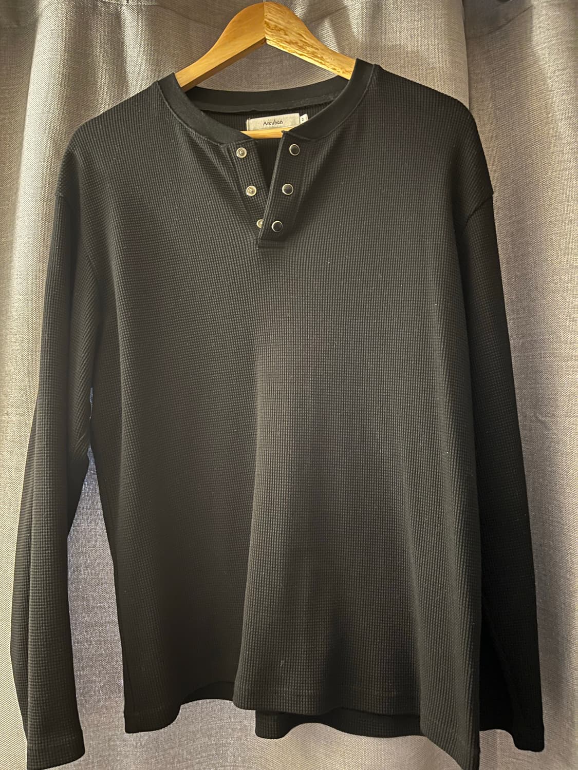 아르반 펄 버튼 와플 롱 슬리브 블랙 상품이미지3