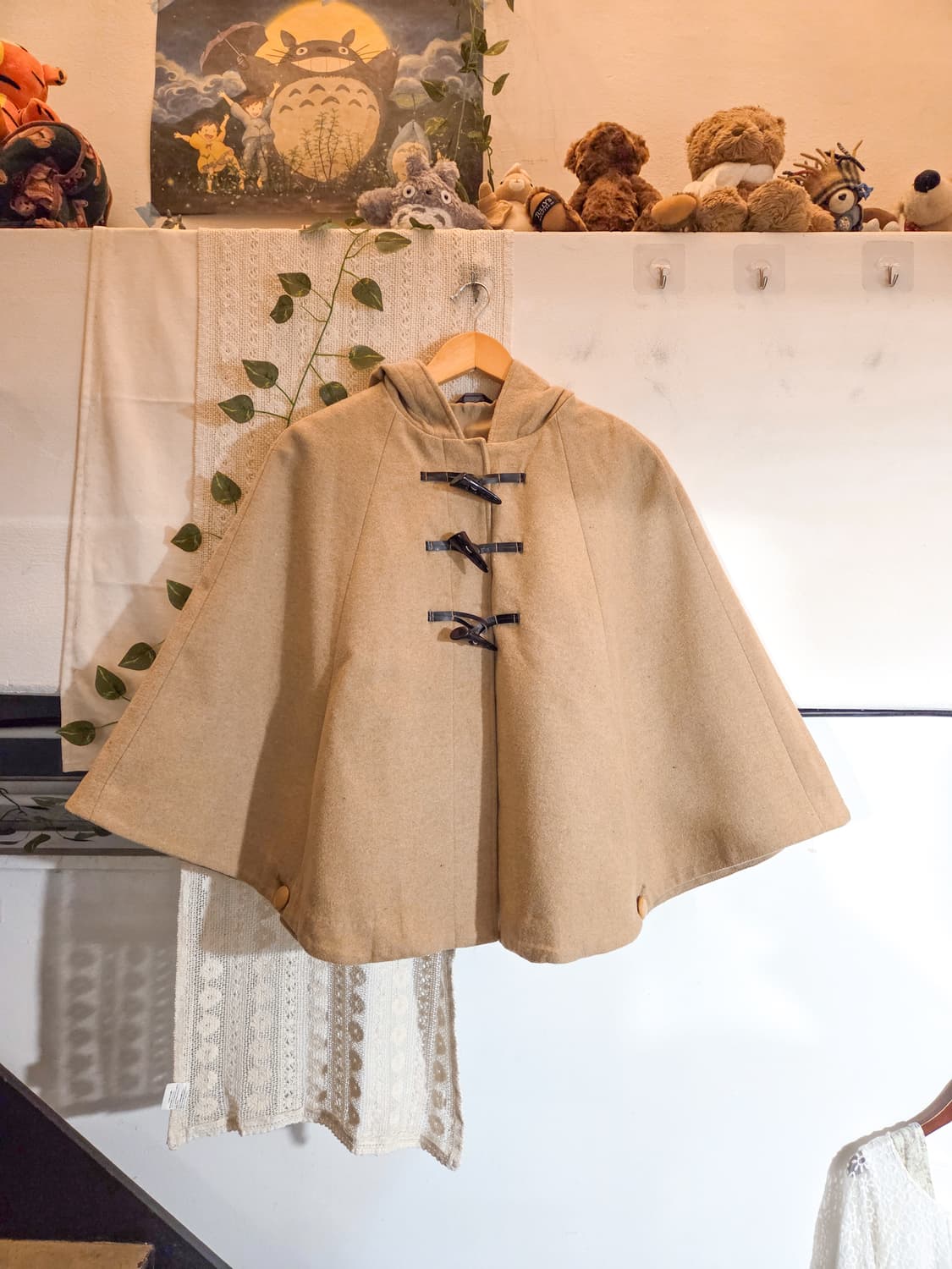 베이지 더플 케이프 코트 상품이미지1