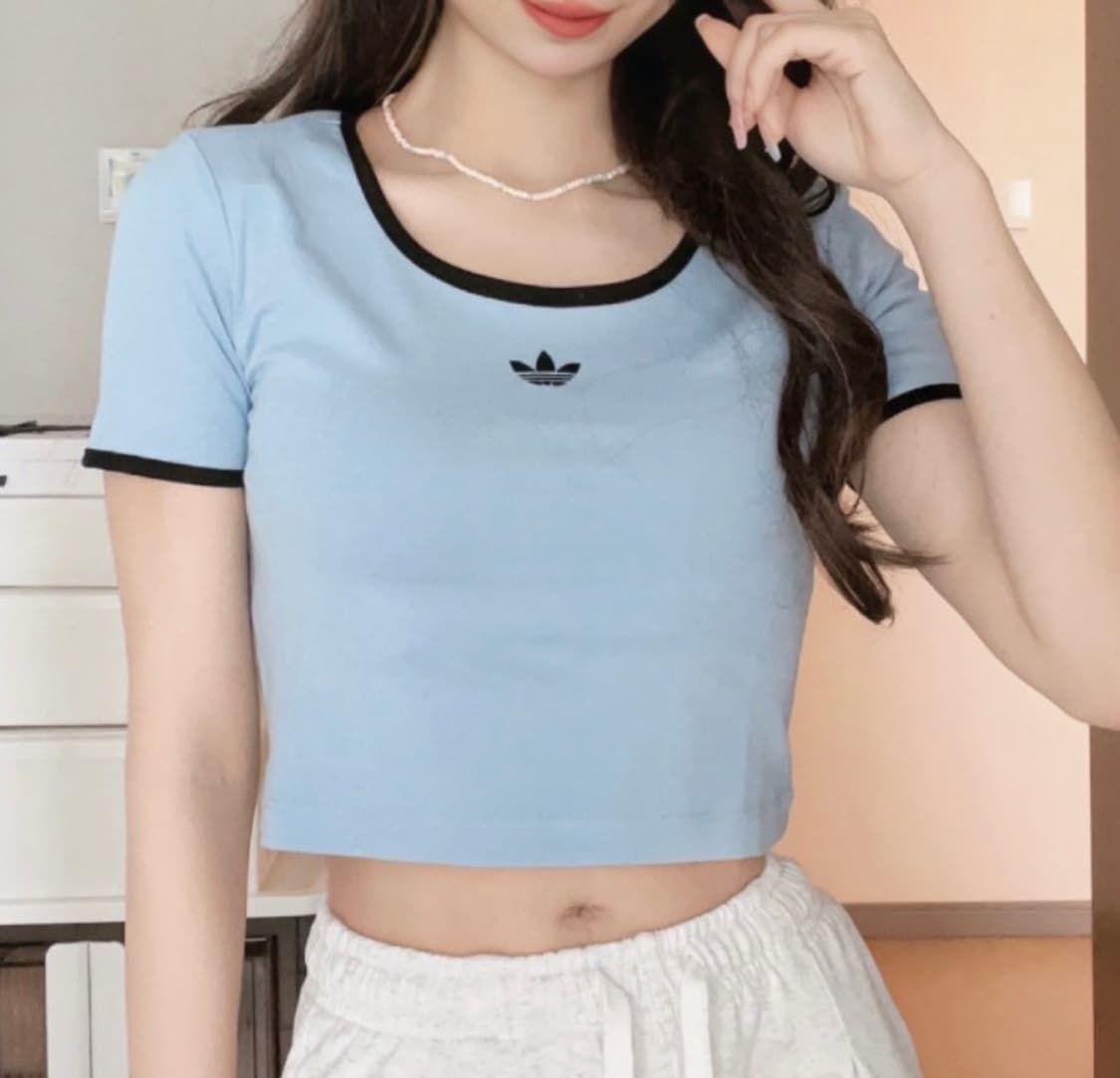 아디다스 우먼 슬림 빈티지 크롭 티셔츠  44size   상품이미지2