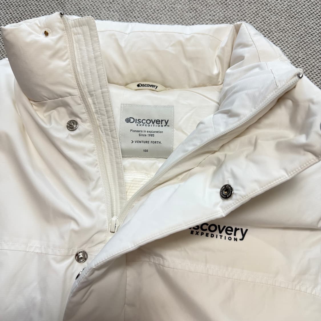 디스커버리 다운 패딩 조끼 상품이미지2