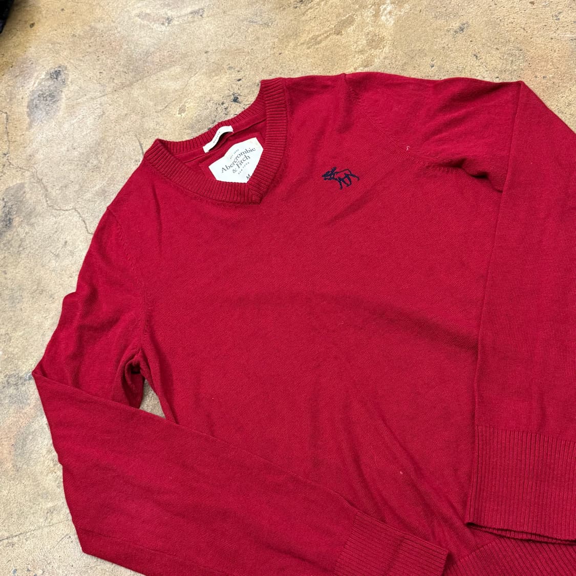 아베크롬비 버건디 레드 브이넥 니트  상품이미지1
