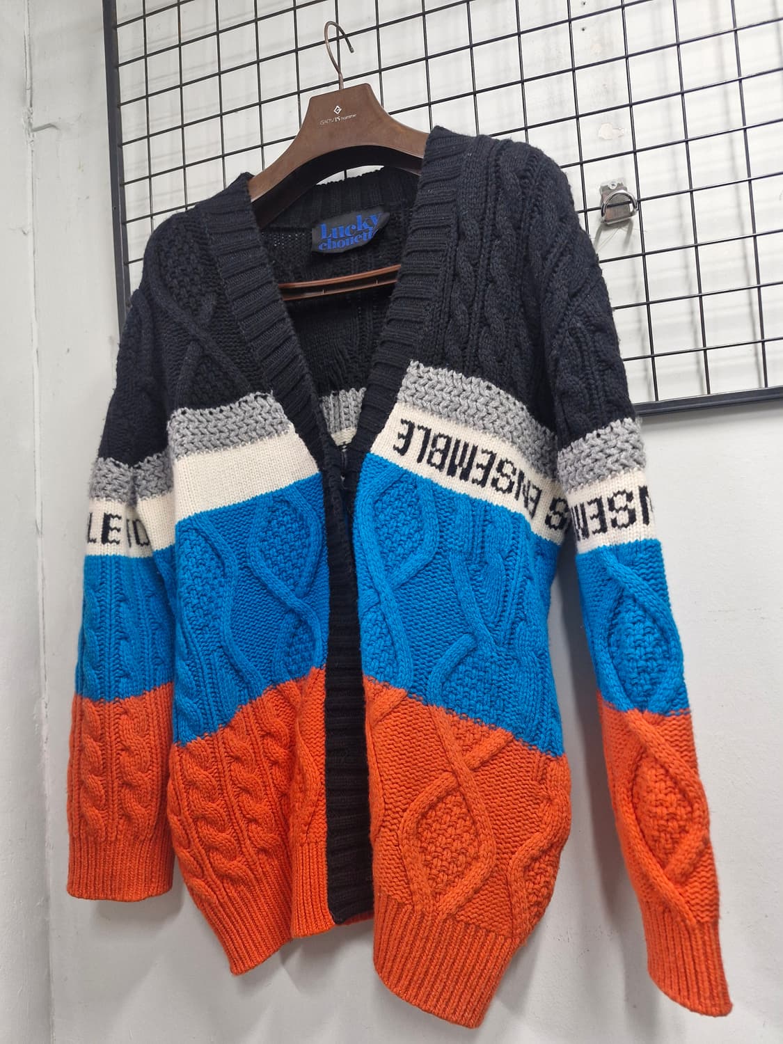 FREE 럭키슈에뜨 컬러블럭 모 니트 가디건. 상품이미지3