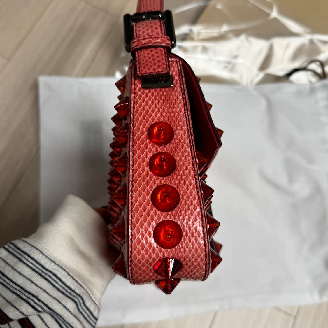 펜디 리미티드 파이톤 스터드 바게트백 상품이미지3