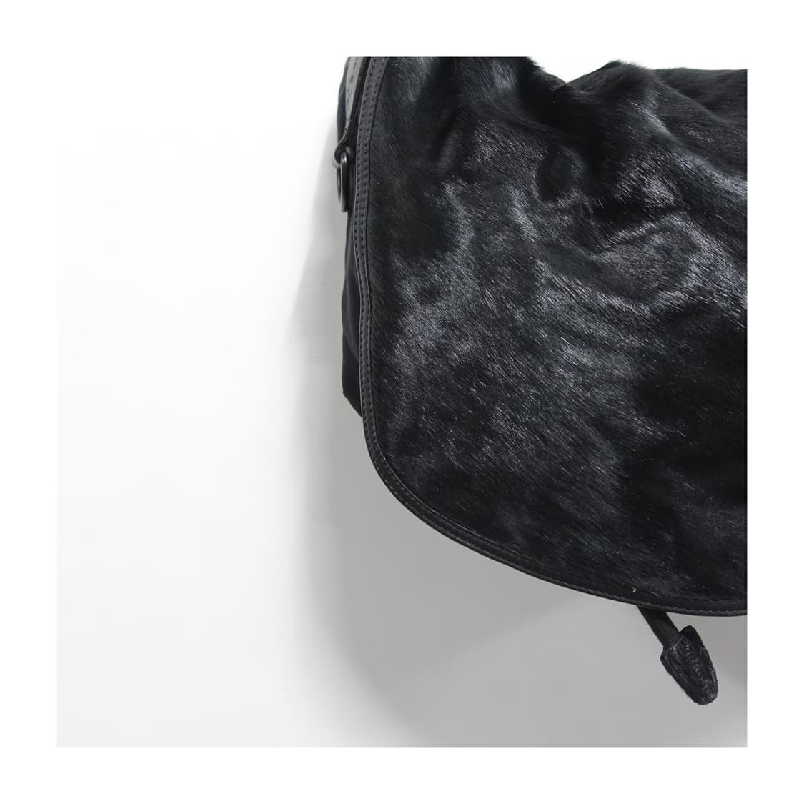 YS 요지야마모토 만다리나덕 송치 퍼 크로스백 상품이미지7