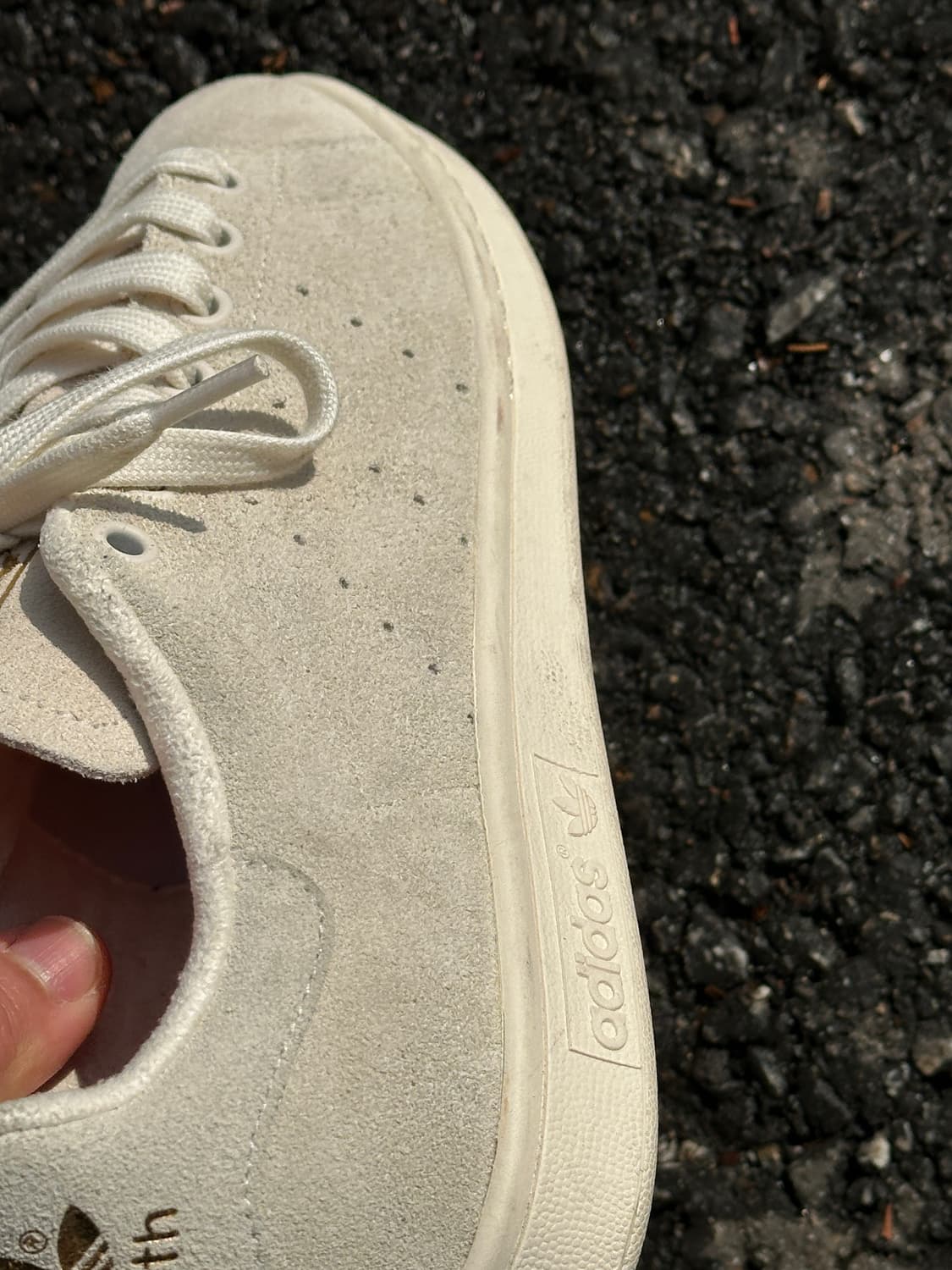 [255] 아디다스 스탠스미스 스웨이드 아이보리 스니커즈 상품이미지5