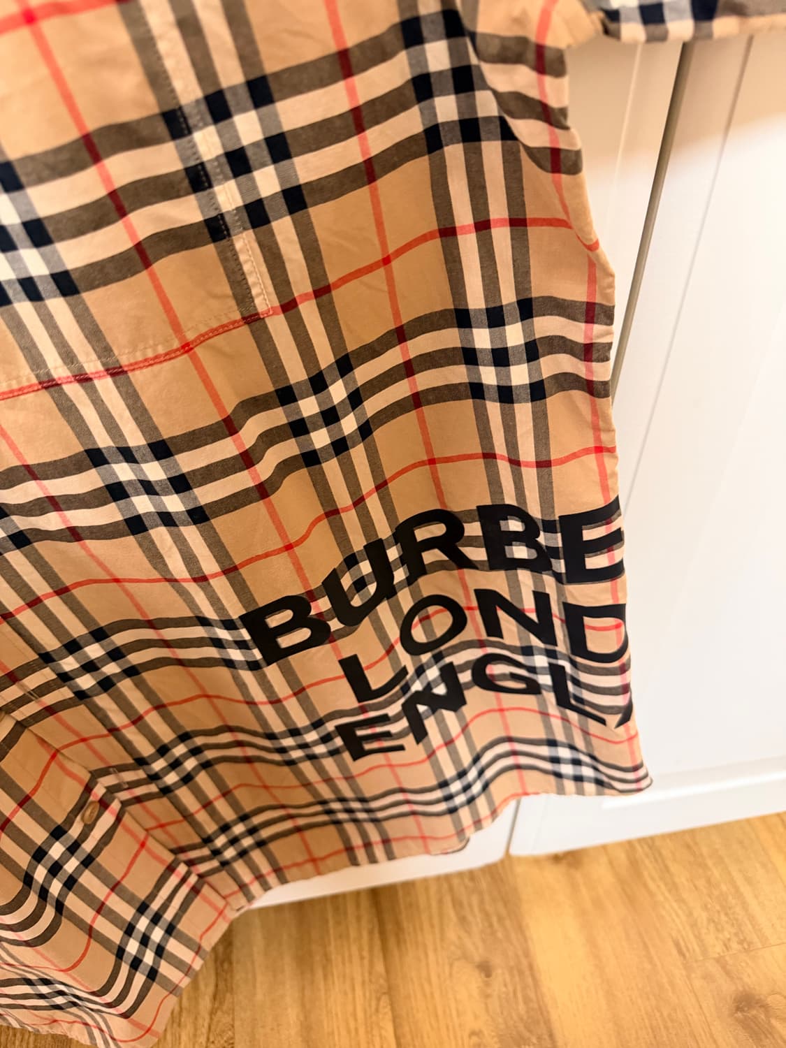 버버리 반팔셔츠 사이즈xl 신품급 상품이미지2