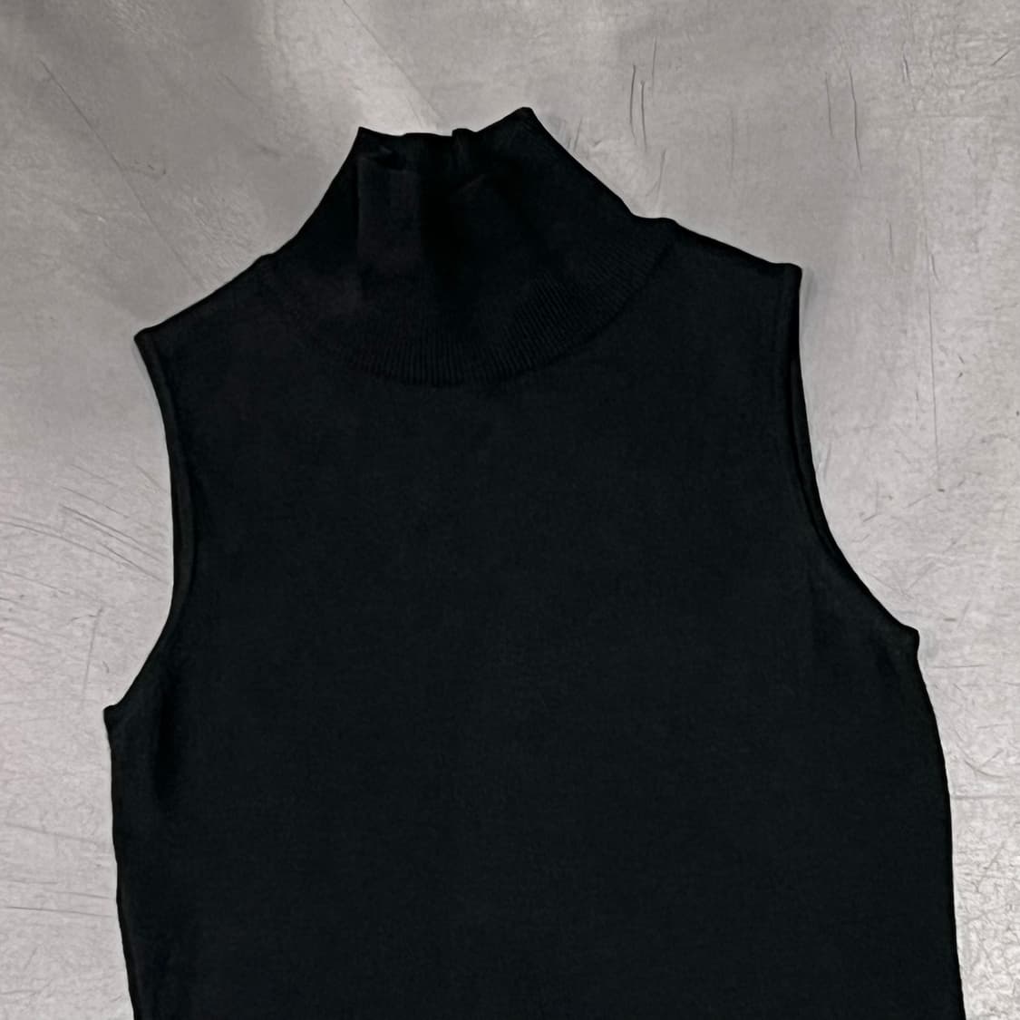  엠포리오 아르마니 하이넥 니트 슬리브리스 y16109 상품이미지3