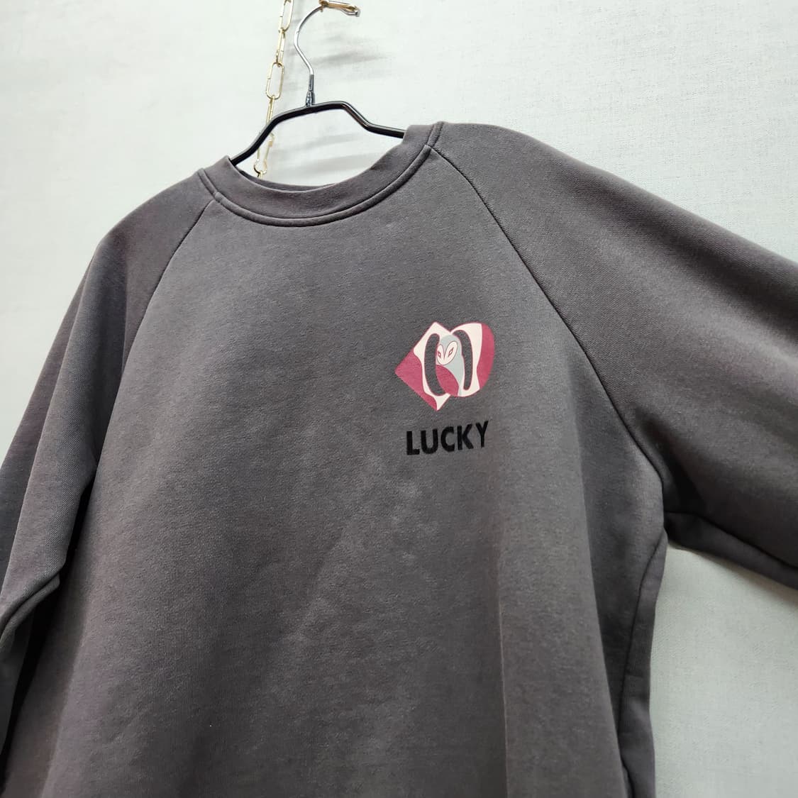 럭키슈에뜨 부엉이 자수 캥거루 주머니 맨투맨36(L~XL) 상품이미지3