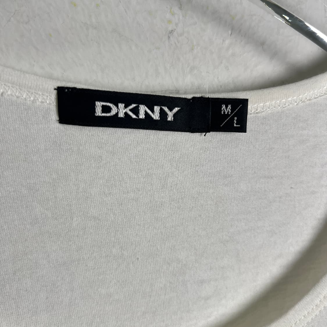 DKNY 로즈 프린팅 라운드넥 화이트 반팔 티셔츠  상품이미지4